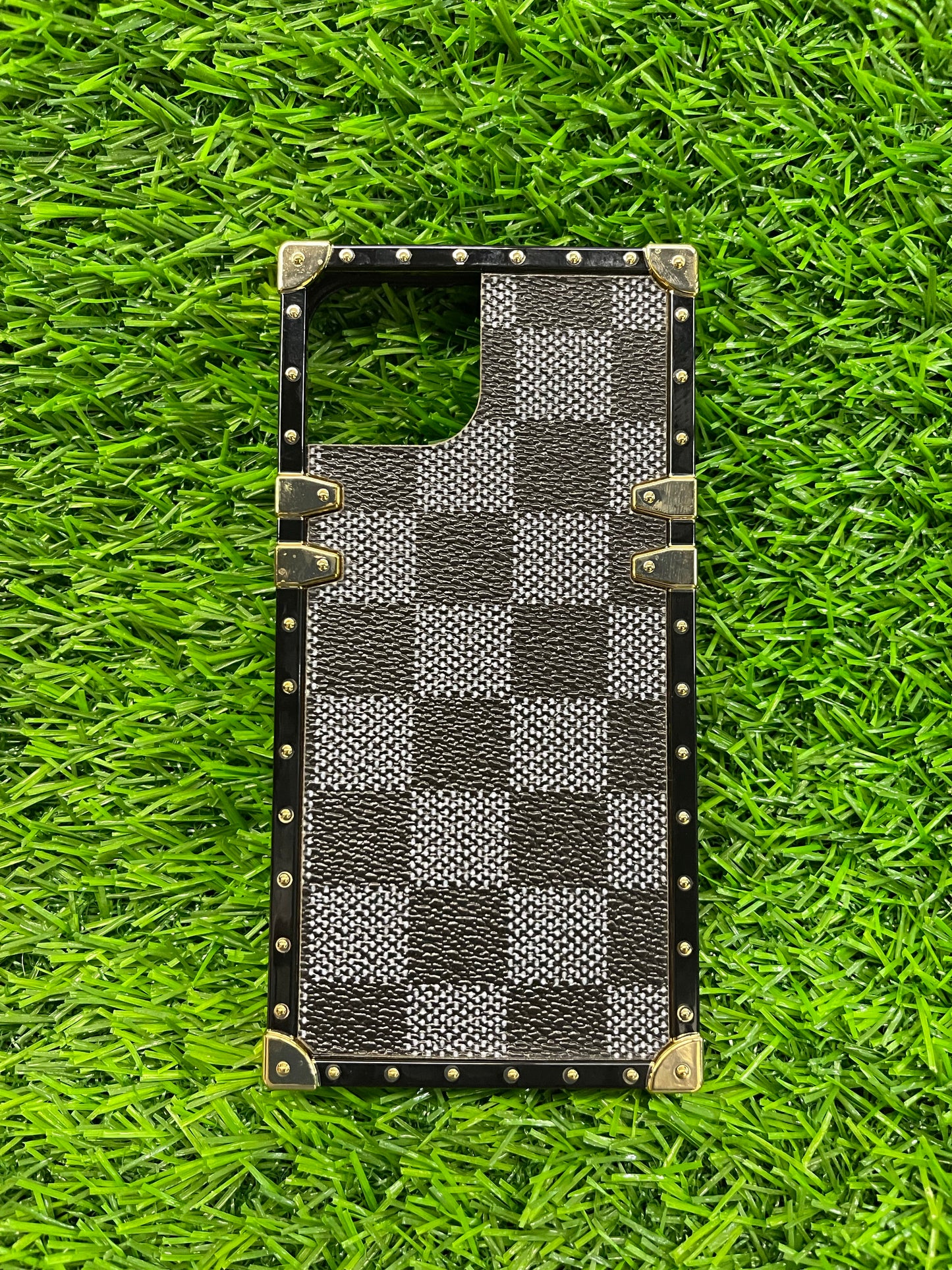 iPhone 13 (6.1) Checkered Hybrid Case