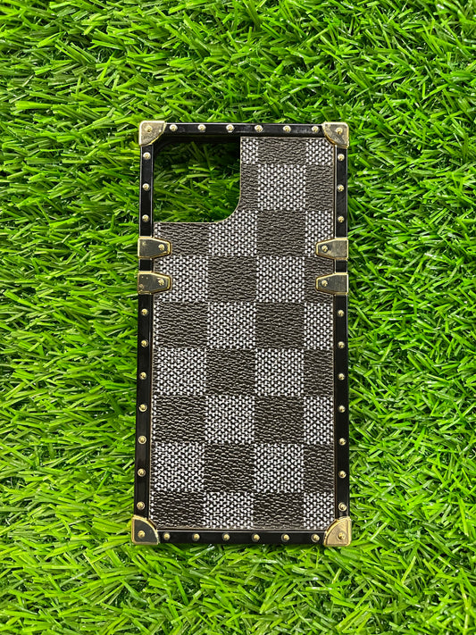 iPhone 13 (6.1) Checkered Hybrid Case